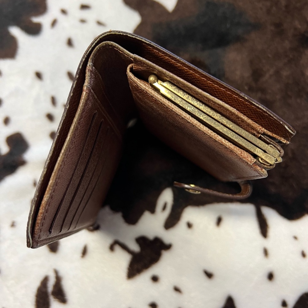 Louis Vuitton Kisslock Wallet - Picture 5 of 7